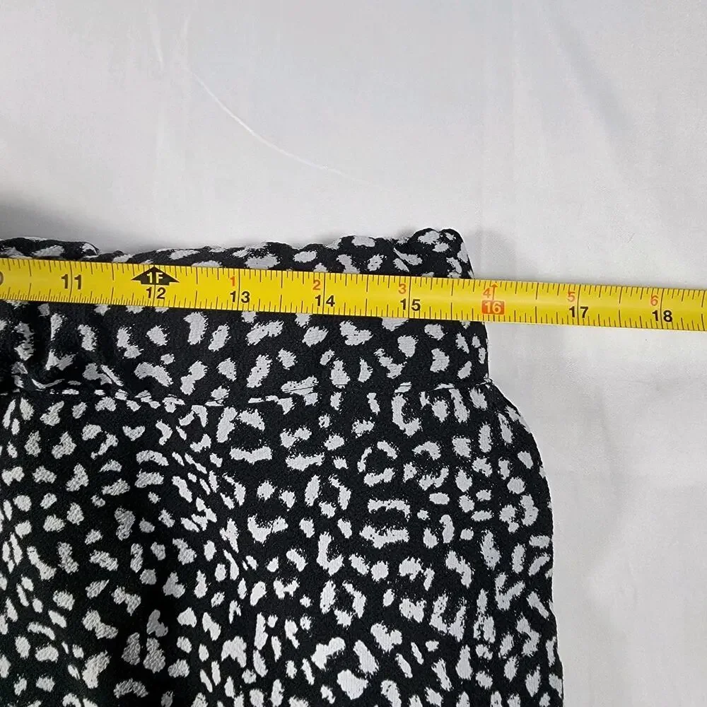Michael Kors Women’s Cropped Pants Size L Black White Animal Print Drawstring